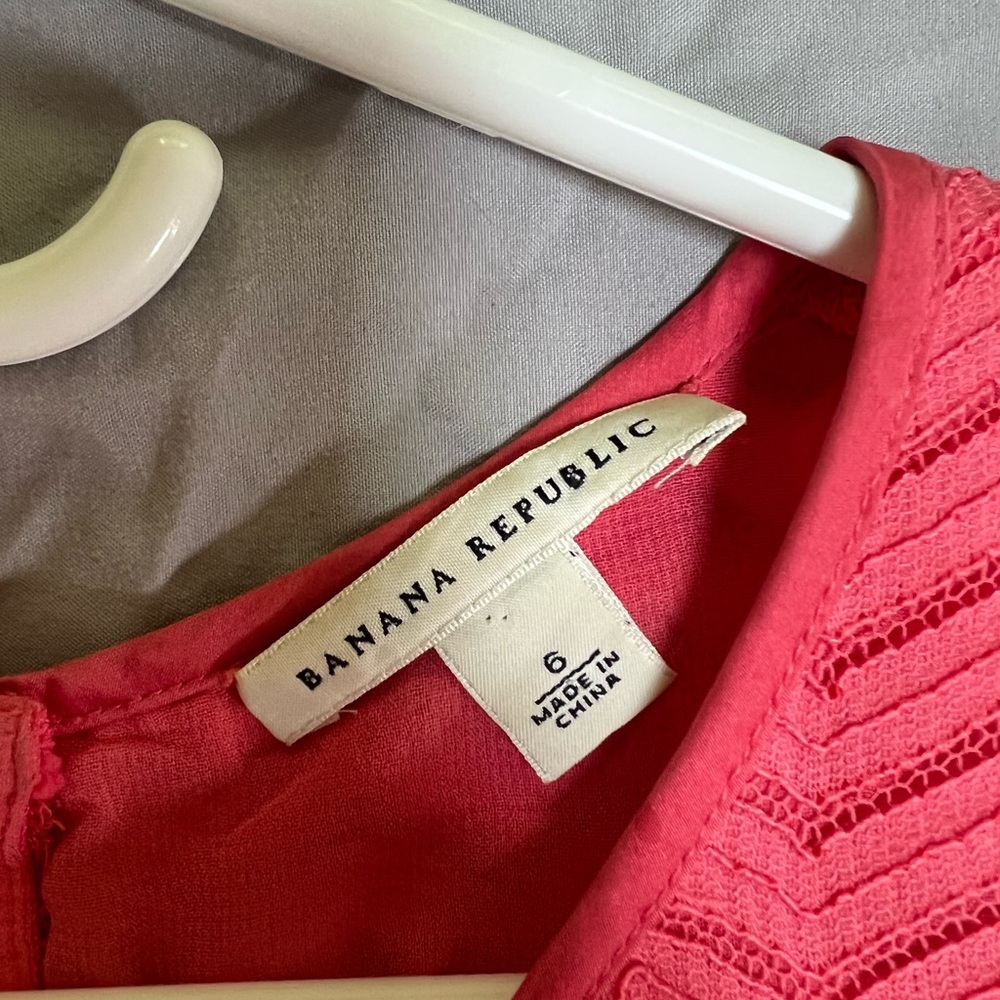 Banana Republic pink lace blouse size 6 or M. Excellent like new condition